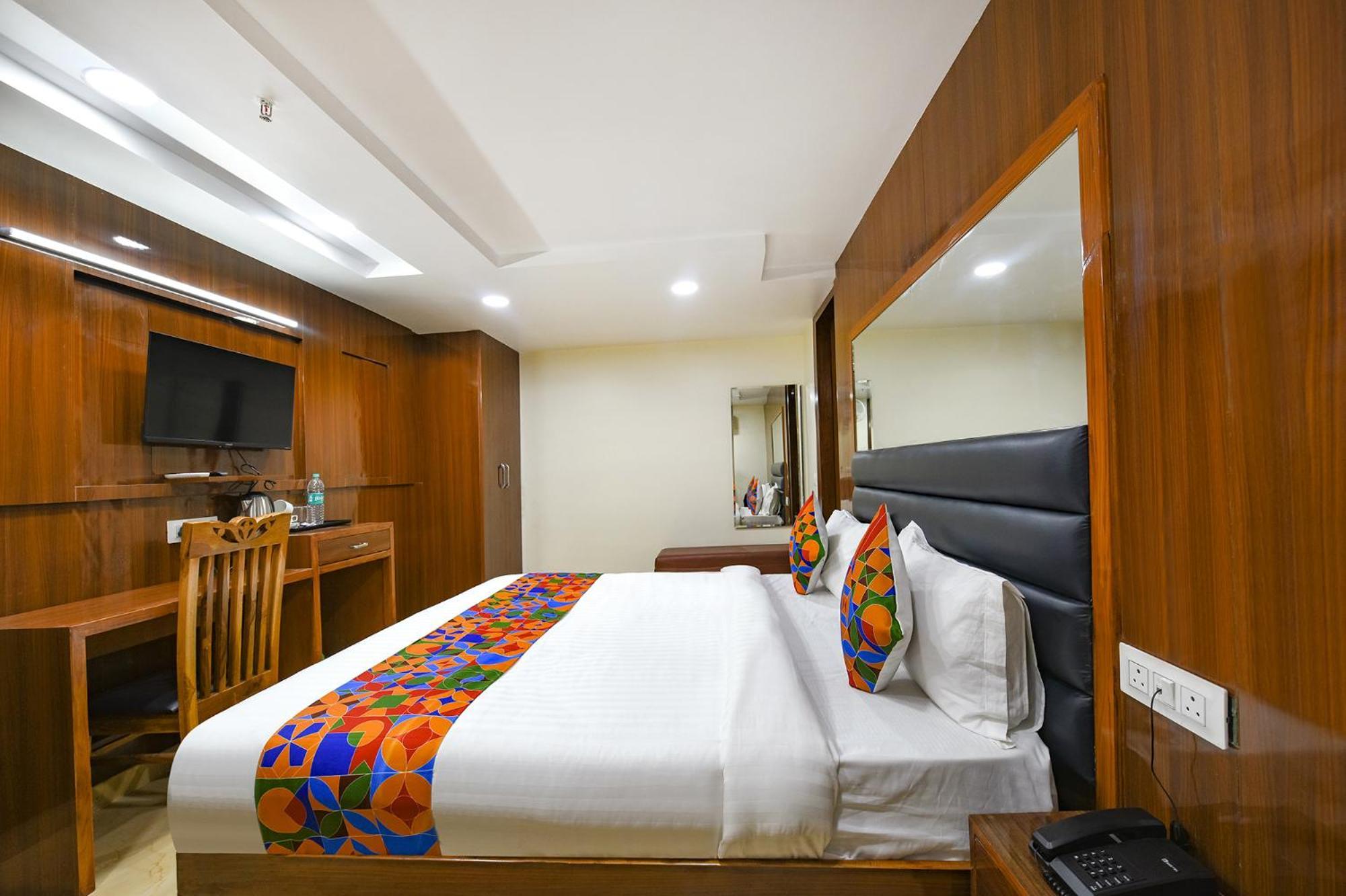 Fabhotel Mona International New Delhi Exterior photo