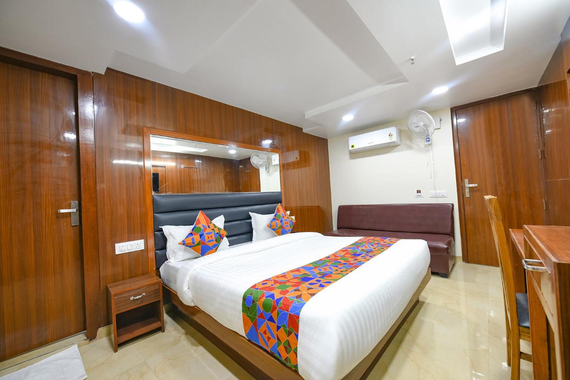 Fabhotel Mona International New Delhi Exterior photo
