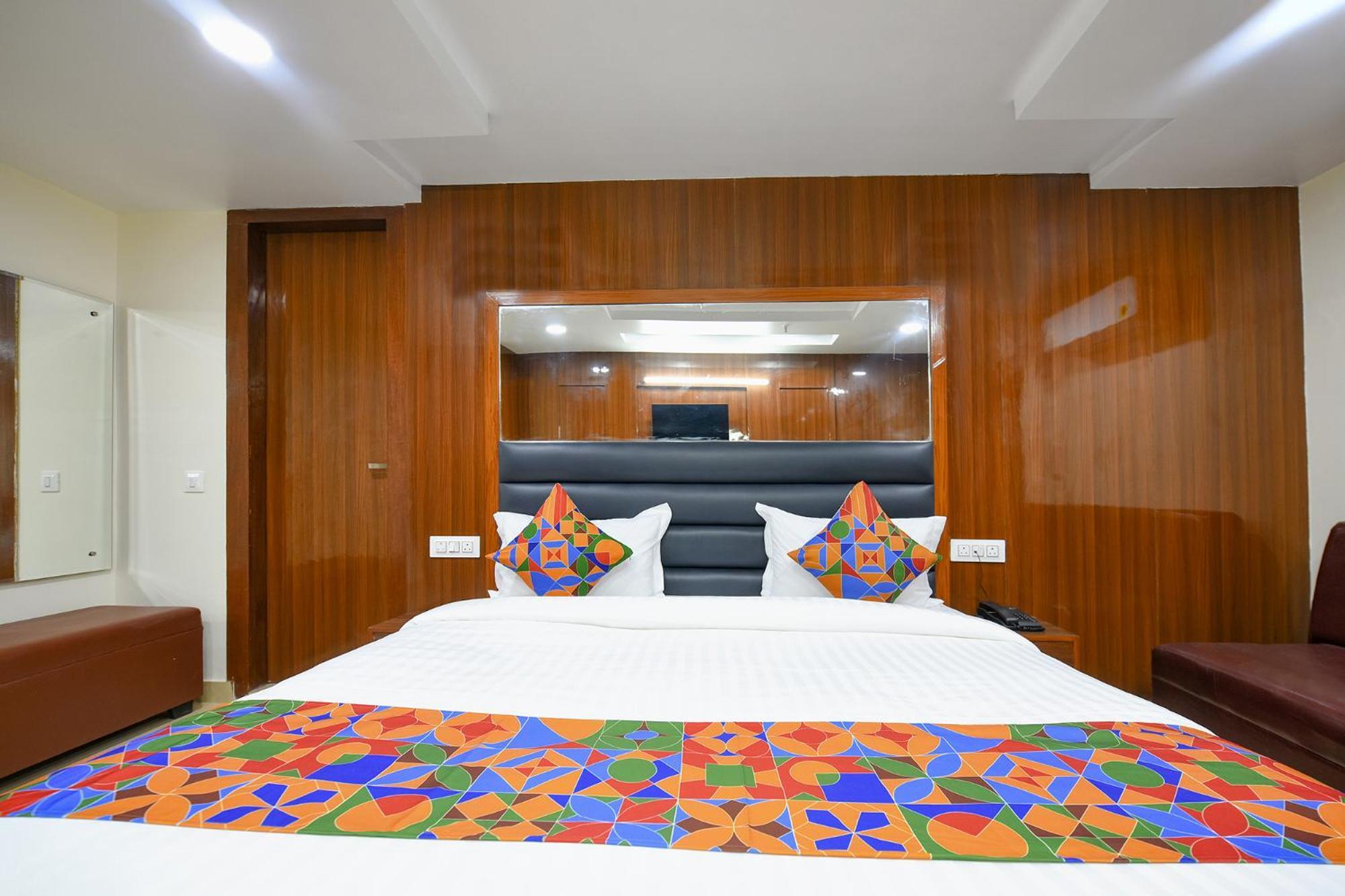 Fabhotel Mona International New Delhi Exterior photo