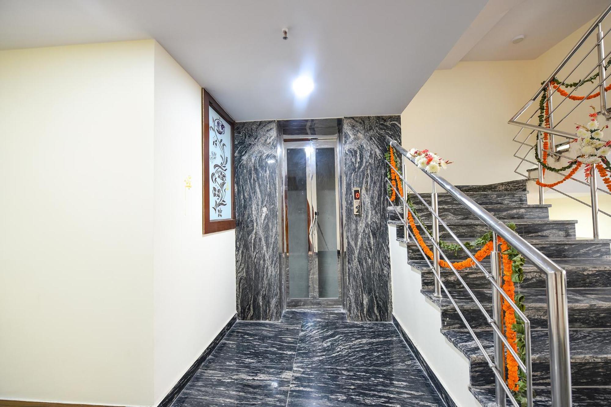 Fabhotel Mona International New Delhi Exterior photo