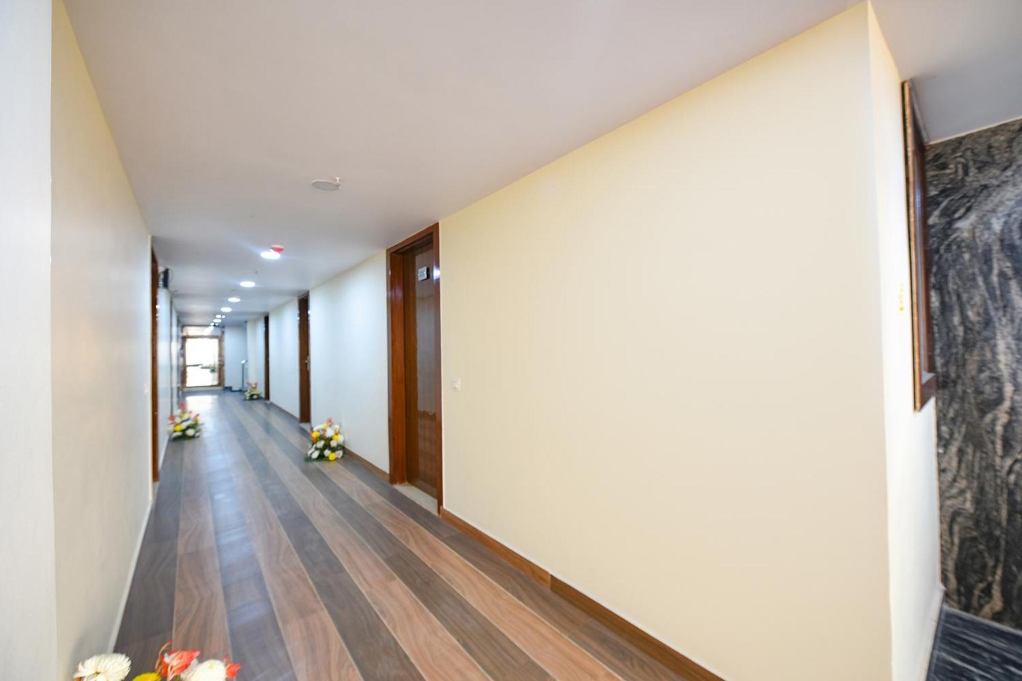 Fabhotel Mona International New Delhi Exterior photo