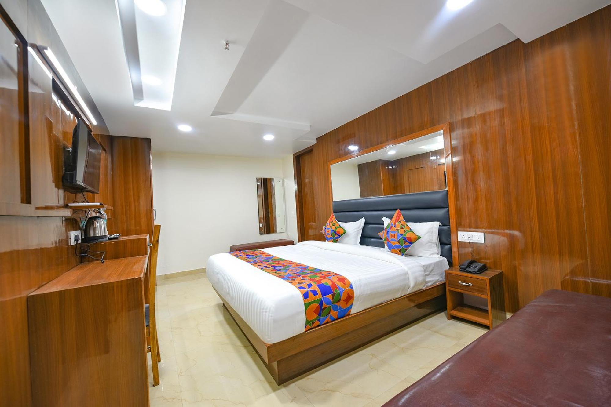 Fabhotel Mona International New Delhi Exterior photo