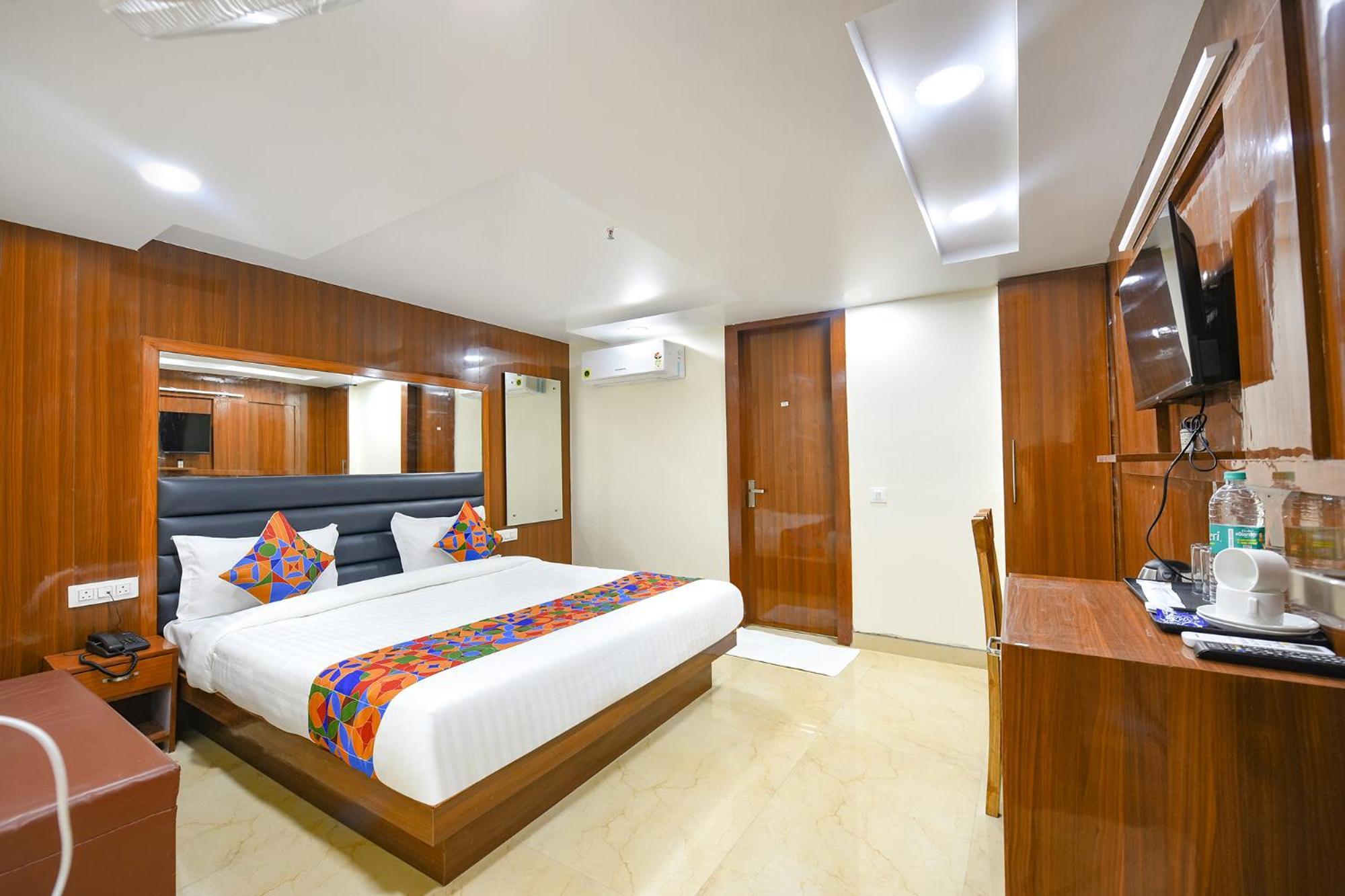 Fabhotel Mona International New Delhi Exterior photo