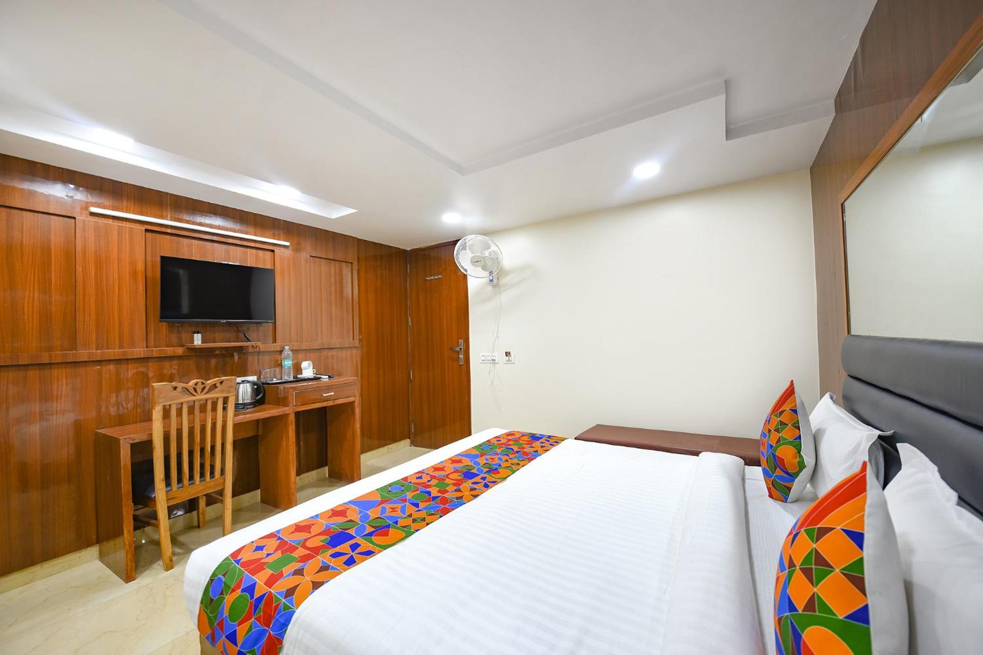 Fabhotel Mona International New Delhi Exterior photo