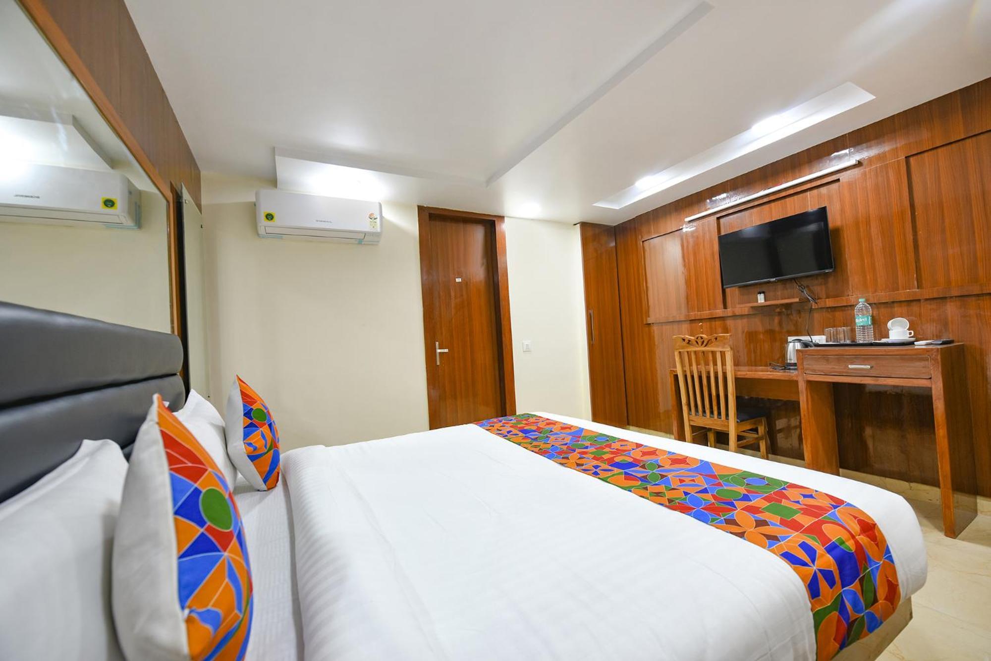 Fabhotel Mona International New Delhi Exterior photo