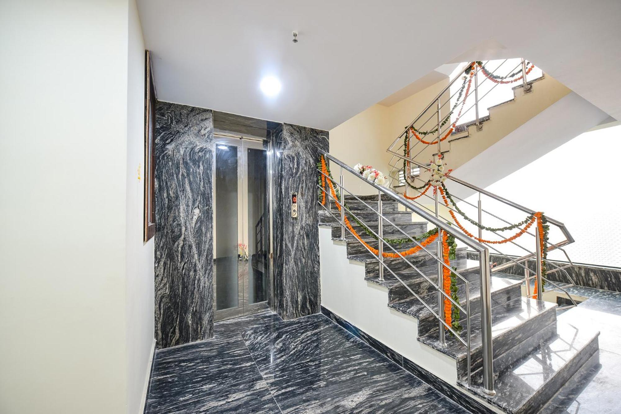 Fabhotel Mona International New Delhi Exterior photo
